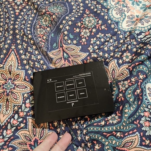 Doucce blush and highlight palette. - Picture 3 of 4